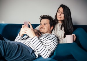 Instagram पर अपना खोज इतिहास कैसे साफ़ करें