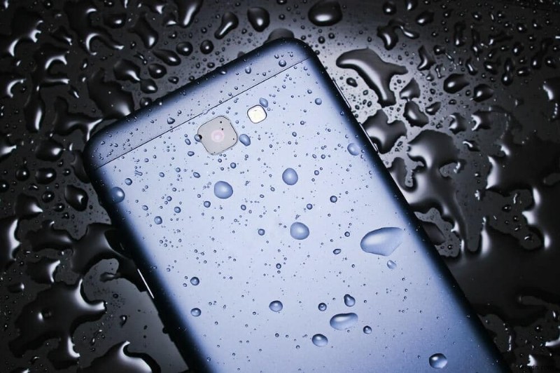 अपने फोन को पानी के नुकसान से कैसे बचाएं?