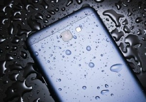 अपने फोन को पानी के नुकसान से कैसे बचाएं?