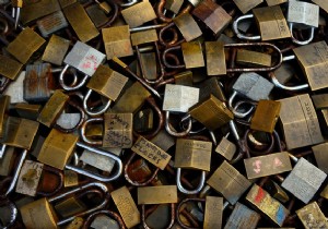 एक वीपीएन क्या करता है और यह कैसे काम करता है? वर्चुअल प्राइवेट नेटवर्क के लिए एक गाइड 