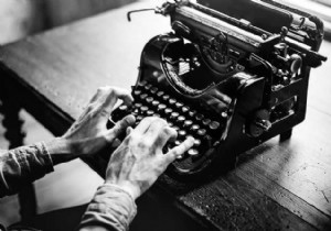 MacOS डिक्टेशन कैसे सेट करें और उसका उपयोग कैसे करें