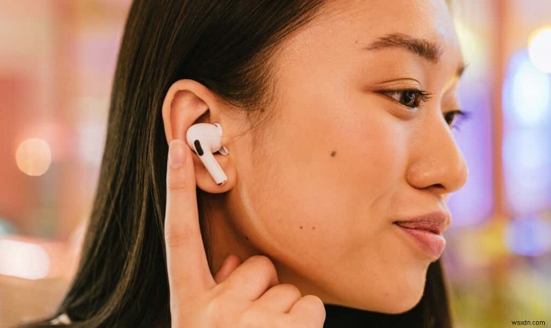 AirPods Pro पर कन्वर्सेशन बूस्ट का उपयोग कैसे करें