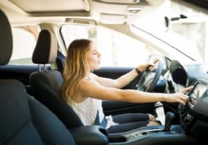 अपनी कार में Apple CarPlay कैसे सेट करें