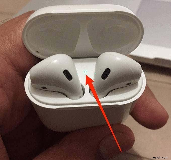 19 Apple उपयोगकर्ता के लिए सर्वश्रेष्ठ AirPods युक्तियाँ और तरकीबें