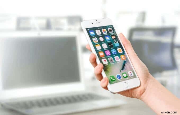 iPhone पर लो डेटा मोड को कैसे इनेबल या डिसेबल करें