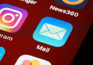 iPhone पर मेल में ईमेल अपडेट नहीं होने को कैसे ठीक करें