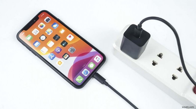 गाइड:अपने iPhone को चार्ज करने का सबसे तेज़ तरीका क्या है?