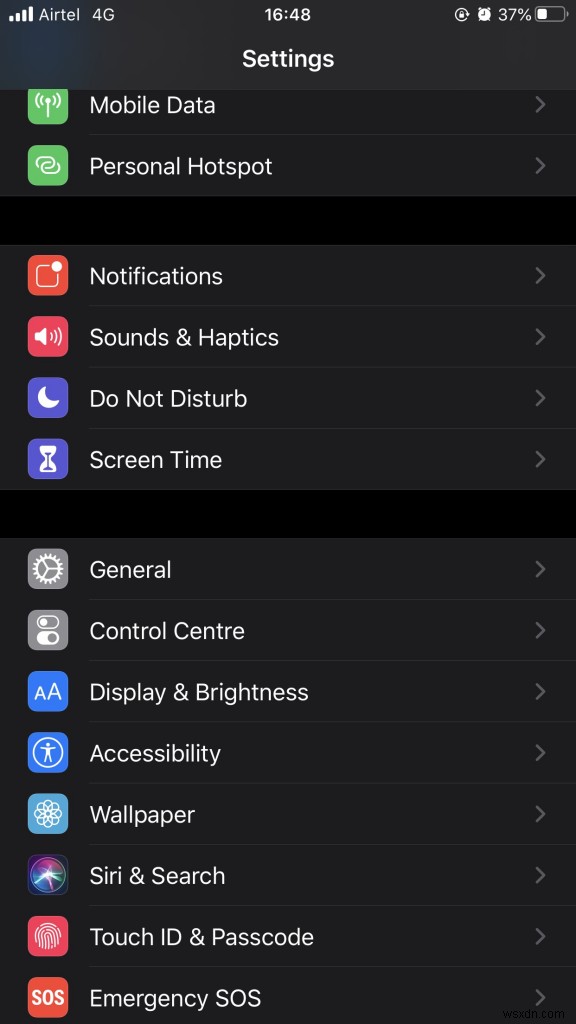 आपके iPhone पर कुछ छिपी हुई AirPods Pro सेटिंग्स और सुविधाएं