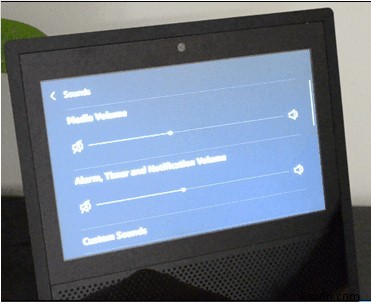 अपने इको शो में ब्राइटनेस और अलार्म वॉल्यूम कैसे बदलें