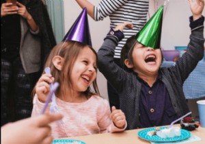 अपनी सभी जन्मदिन छवियों का आकार कैसे बदलें?