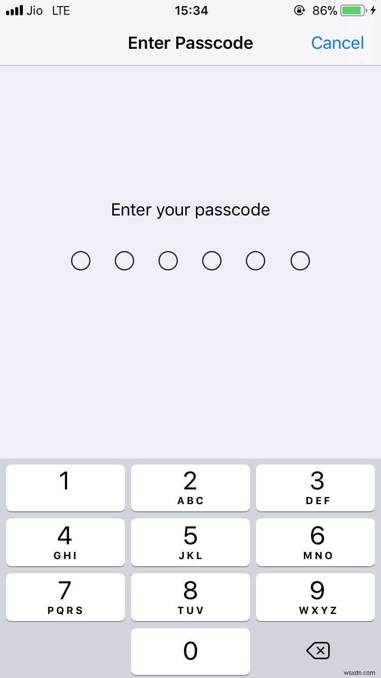 iPhone पर अल्फ़ान्यूमेरिक और कस्टम न्यूमेरिक पासकोड कैसे सेट करें