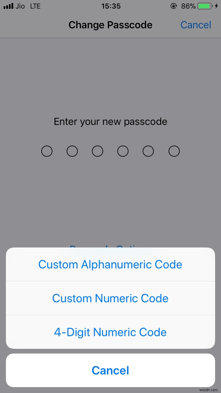 iPhone पर अल्फ़ान्यूमेरिक और कस्टम न्यूमेरिक पासकोड कैसे सेट करें