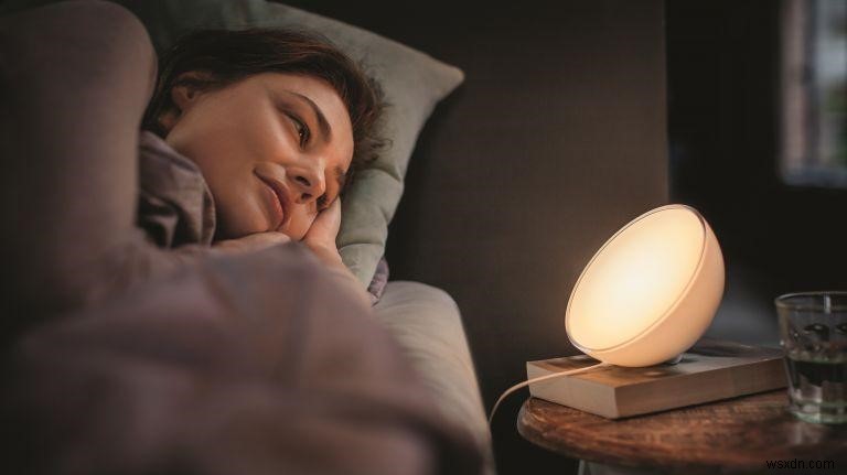 आपके घर को रोशन करने के लिए 5 सर्वश्रेष्ठ स्मार्ट लाइट बल्ब