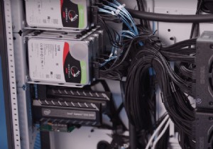 किसी ने एक विशाल $100,000 पीसी का निर्माण किया है और हाँ हमारे जबड़े गिर गए हैं!