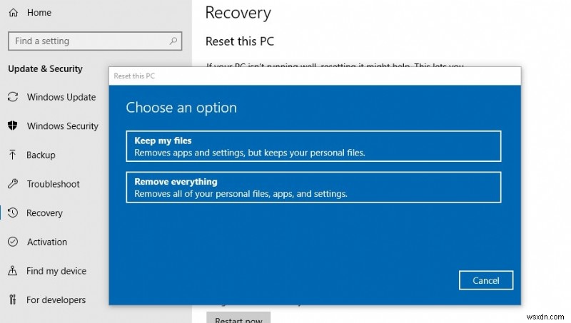 Windows 10 में साइन इन करने के बाद कर्सर के साथ खाली या काली स्क्रीन