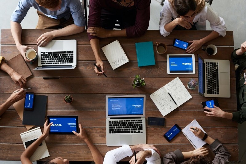 Microsoft टीमें:मुफ़्त बनाम सशुल्क - मुख्य अंतर और लाभ 