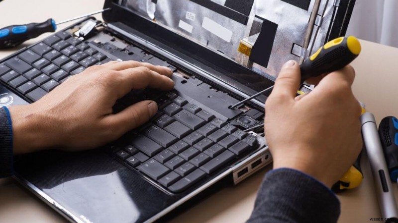 अपने Chromebook डिस्प्ले से ब्लैक स्पॉट कैसे हटाएं:5 सिद्ध समाधान 