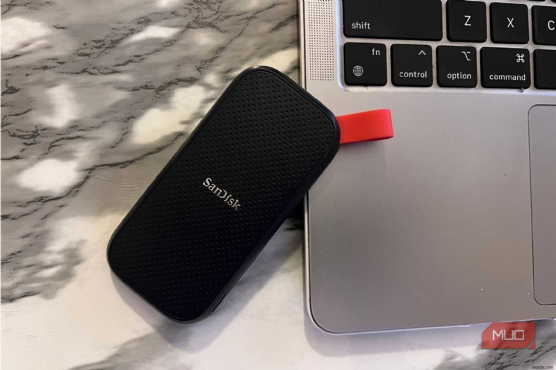 रिमोट कार्य को बढ़ावा दें:कॉफ़ी शॉप की उत्पादकता के लिए USB‑C एक्सेसरीज़ होनी चाहिए 