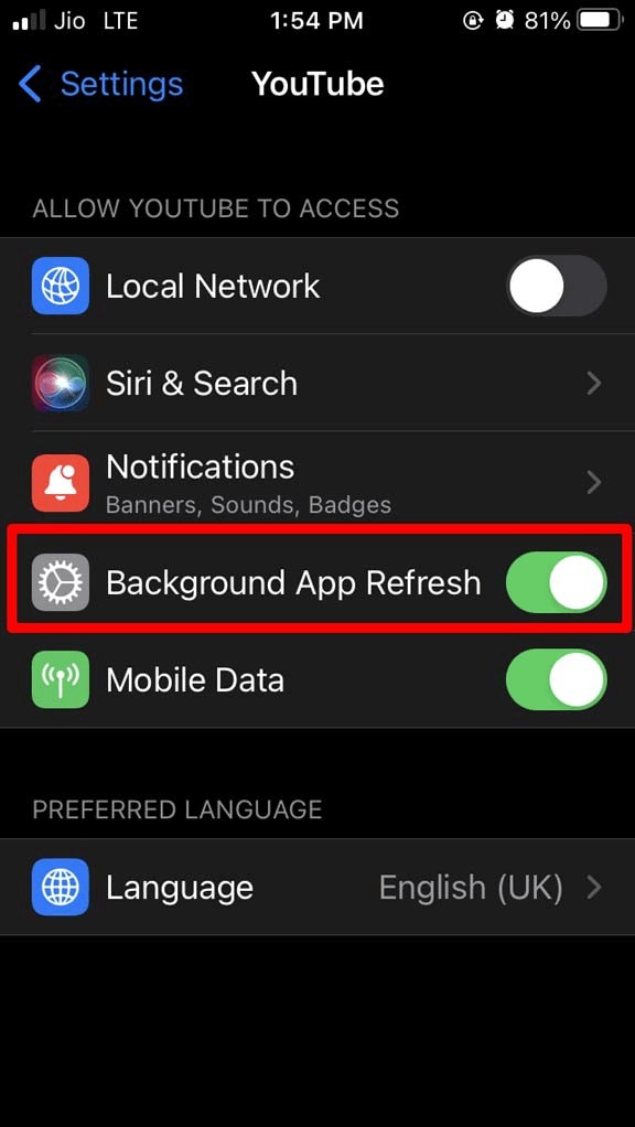 YouTube iPhone पर लोड नहीं हो रहा है? स्ट्रीमिंग बहाल करने के लिए 8 सरल समाधान 