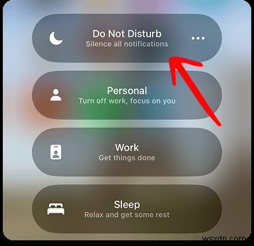 iPhone के डू नॉट डिस्टर्ब और फोकस मोड का उपयोग कैसे करें:एक संपूर्ण गाइड 