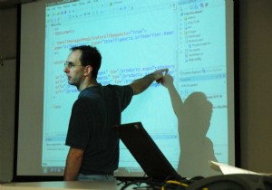 Node.js और Redis वितरित कैशिंग के साथ एक उच्च-प्रदर्शन URL शॉर्टनर बनाएं 