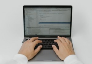 MacOS से Xcode हटाने के लिए गाइड:चरण-दर-चरण निर्देश 