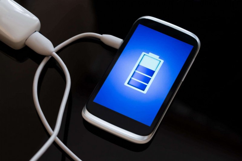 iPhone की 12 सामान्य आदतें जो आपकी बैटरी ख़त्म करती हैं—उन्हें आज ही रोकें 